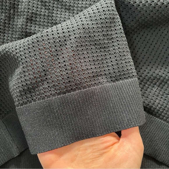 New Reitman’s Open Stitch Black Top - Picture 5 of 5